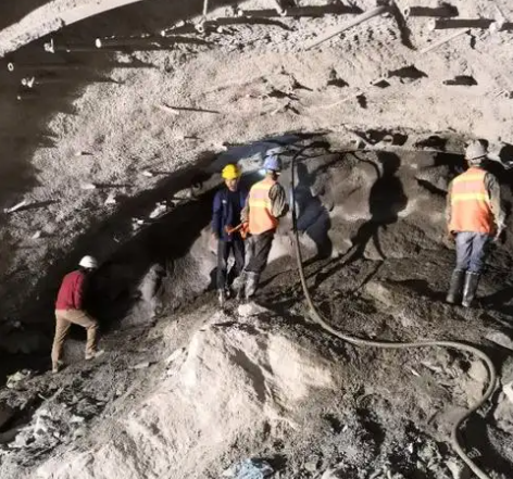 南充拱顶带模注浆料的施工流程及注意事项